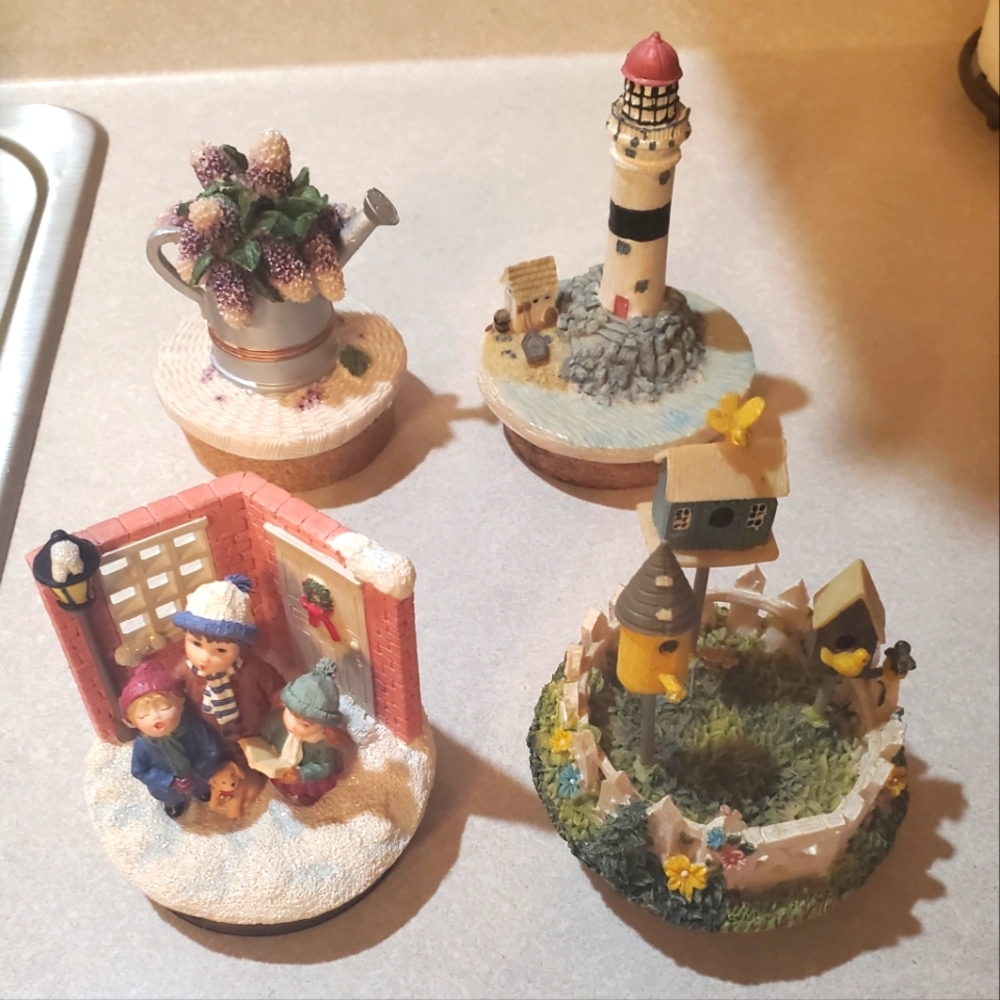 4 Yankee candle toppers